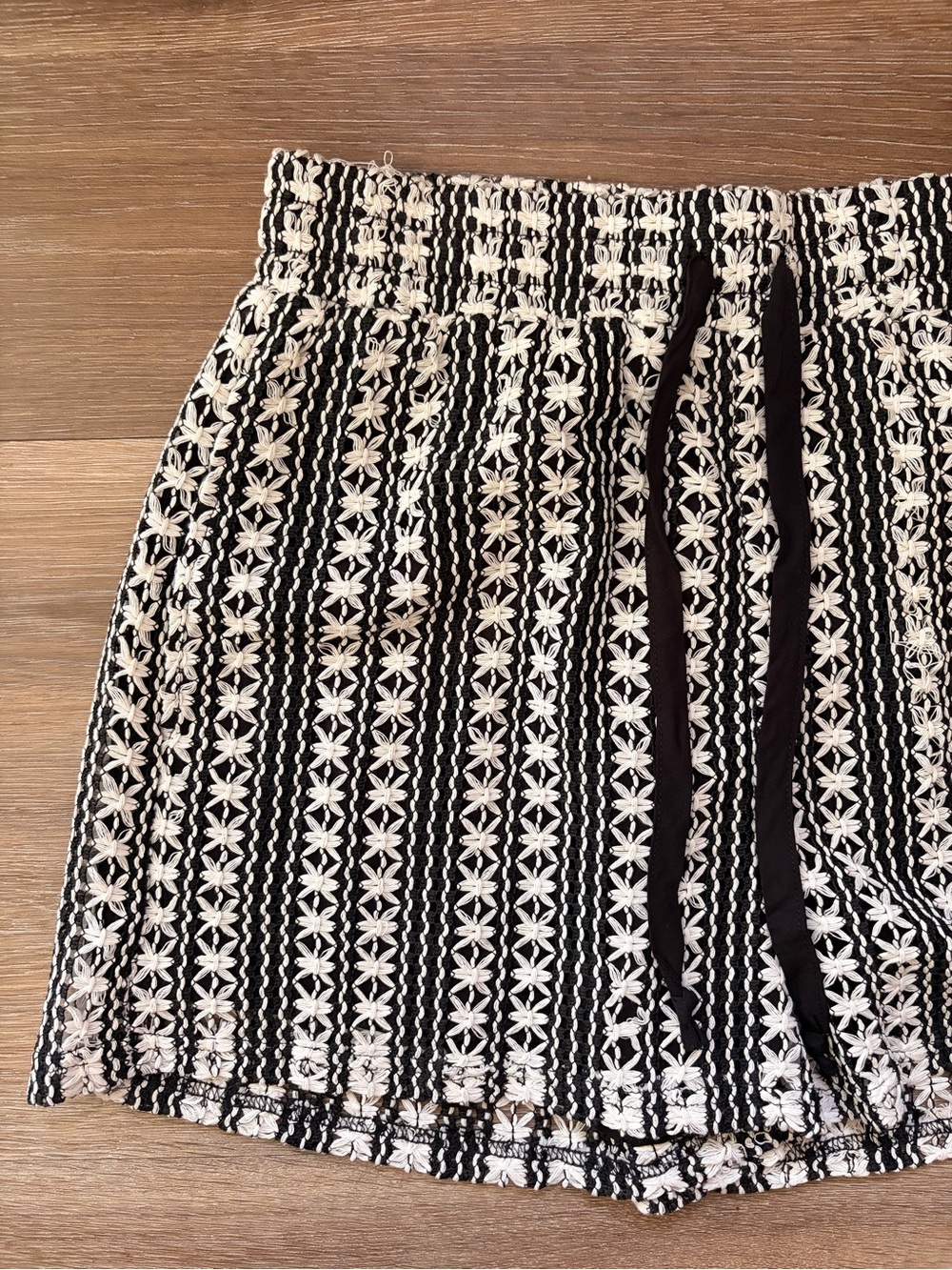 Staccato Crochet Shorts, sz SM